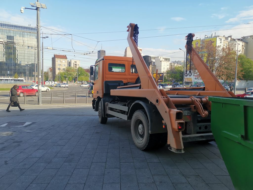 Kamion za odvoz suta