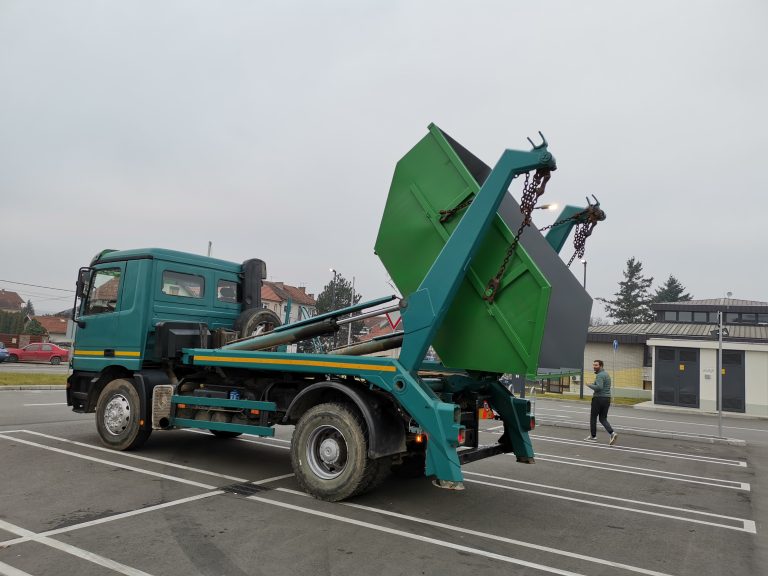 Istovar kontejnera za šut